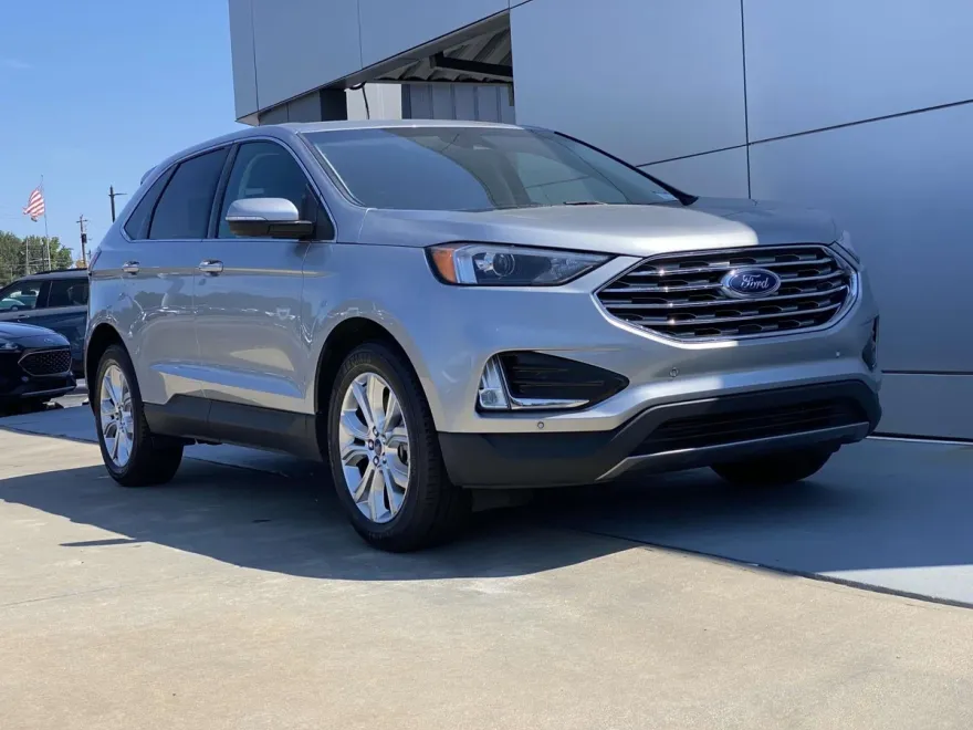 2022 Ford Edge Titanium photo 1