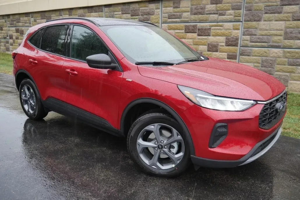 2025 Ford Escape ST-Line photo 1