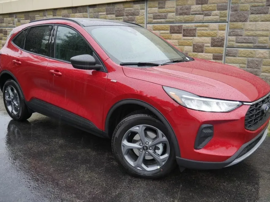 2025 Ford Escape ST-Line photo 1