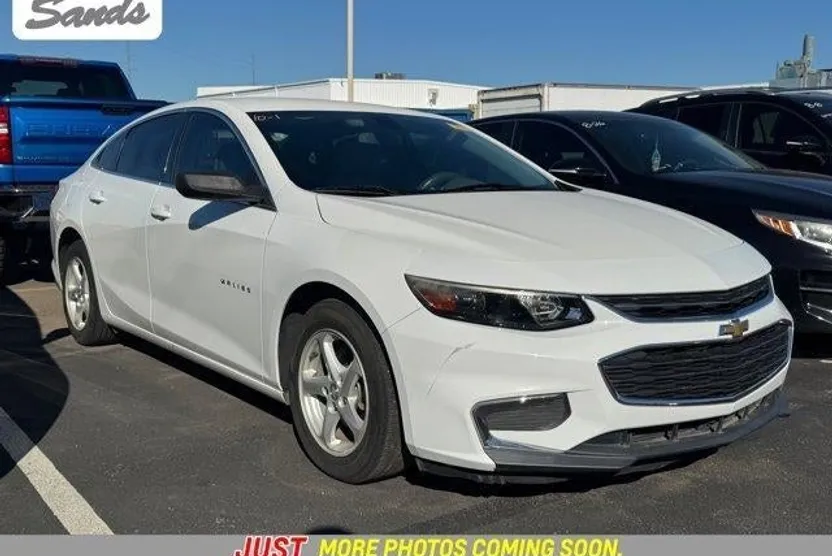 2016 Chevrolet Malibu LS photo 1