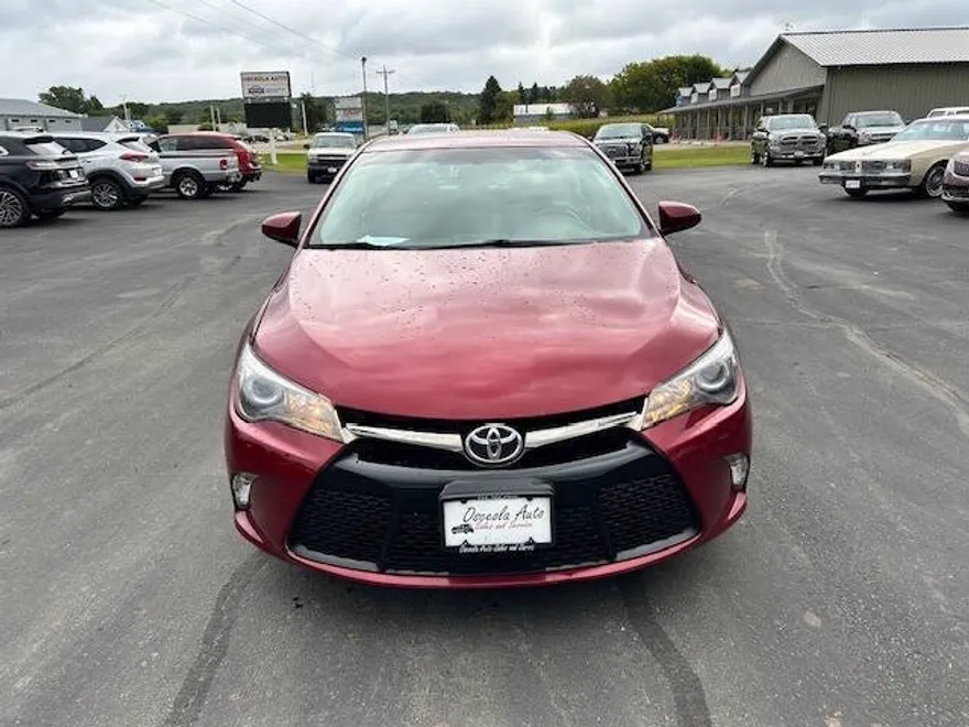 2016 Toyota Camry SE photo 1