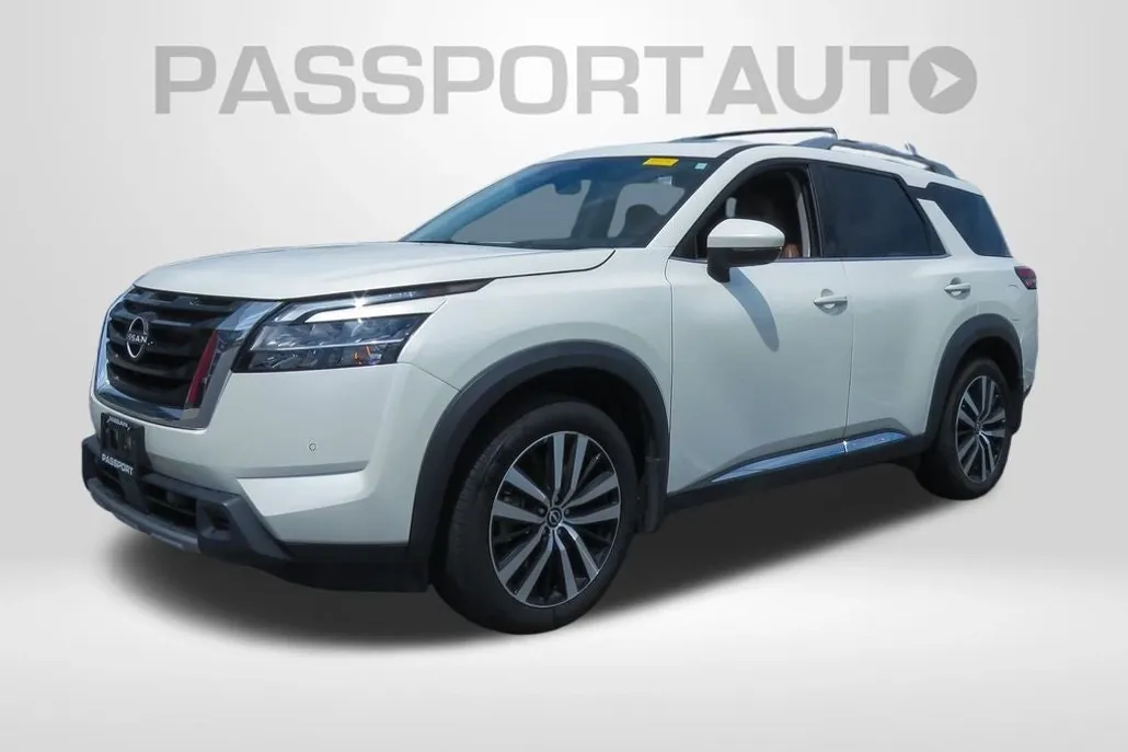 2024 Nissan Pathfinder Platinum photo 1