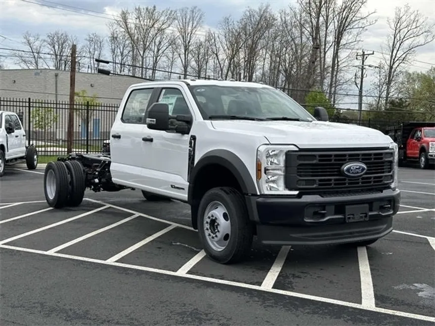 2025 Ford F-450 photo 1