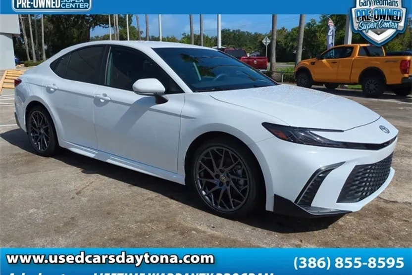 2025 Toyota Camry SE photo 1