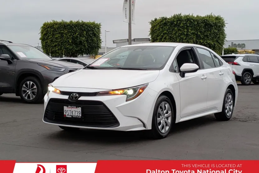 2025 Toyota Corolla LE photo 1