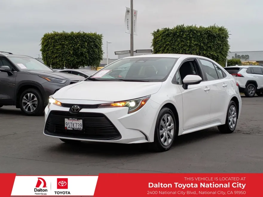 2025 Toyota Corolla LE photo 1