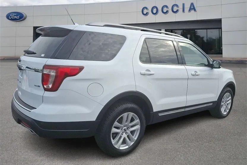 2018 Ford Explorer XLT photo 1