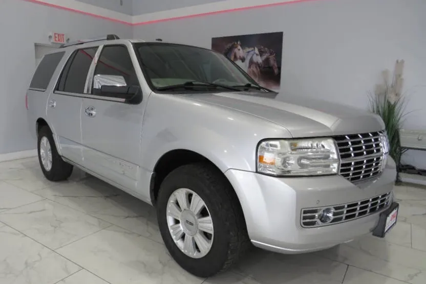 2010 Lincoln Navigator Base photo 1