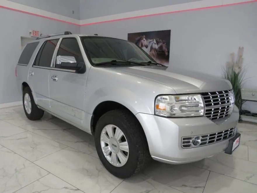 2010 Lincoln Navigator Base photo 1
