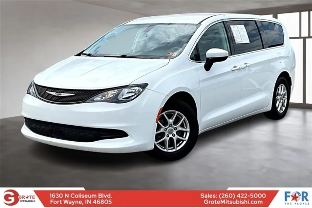 2022 Chrysler Voyager LX photo 1