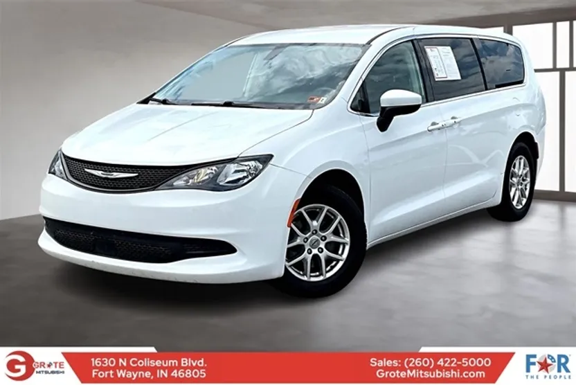2022 Chrysler Voyager LX photo 1