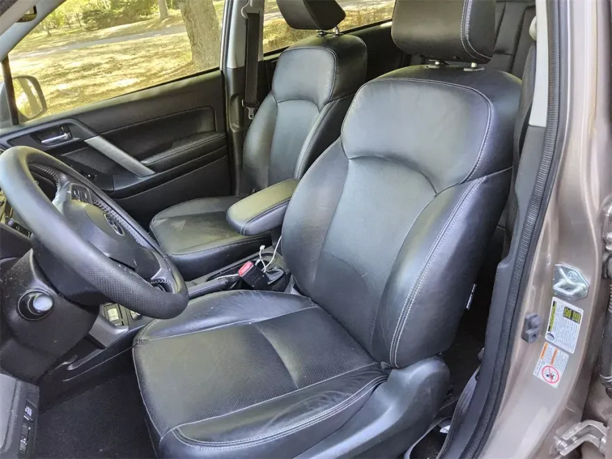 2016 Subaru Forester 2.5i Touring photo 1