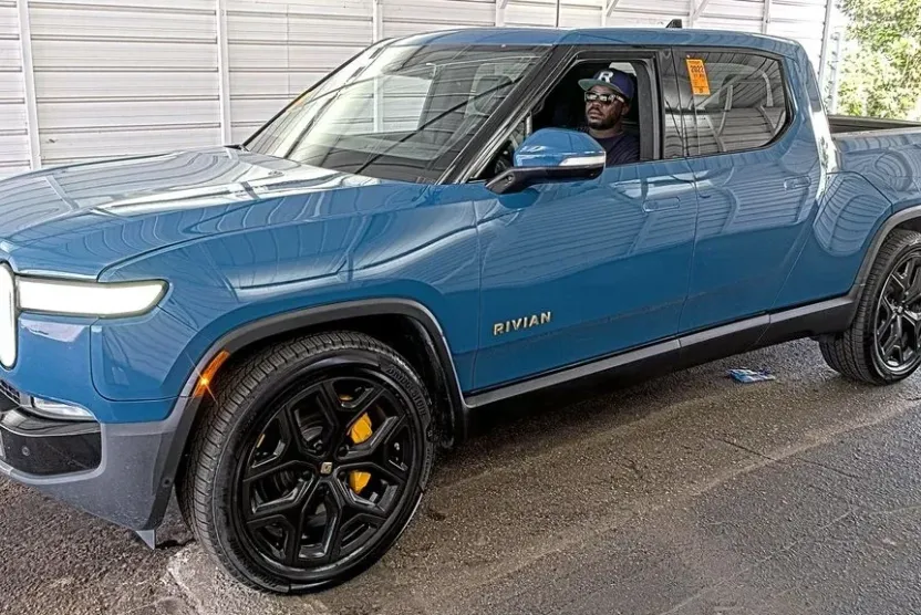 2022 Rivian R1T Adventure photo 1