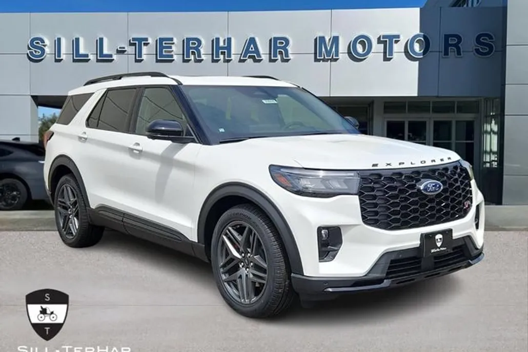 2025 Ford Explorer ST photo 1