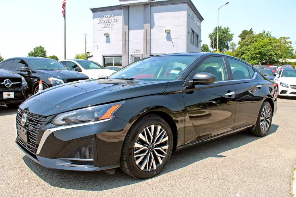 2024 Nissan Altima 2.5 SV photo 1