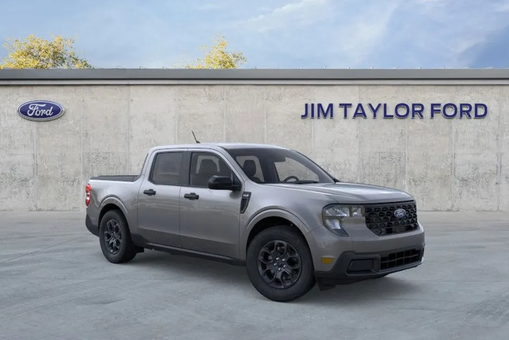 2025 Ford Maverick XLT photo 1