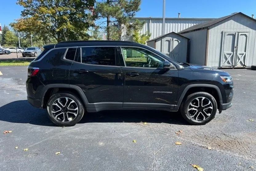 2022 Jeep Compass Limited photo 1