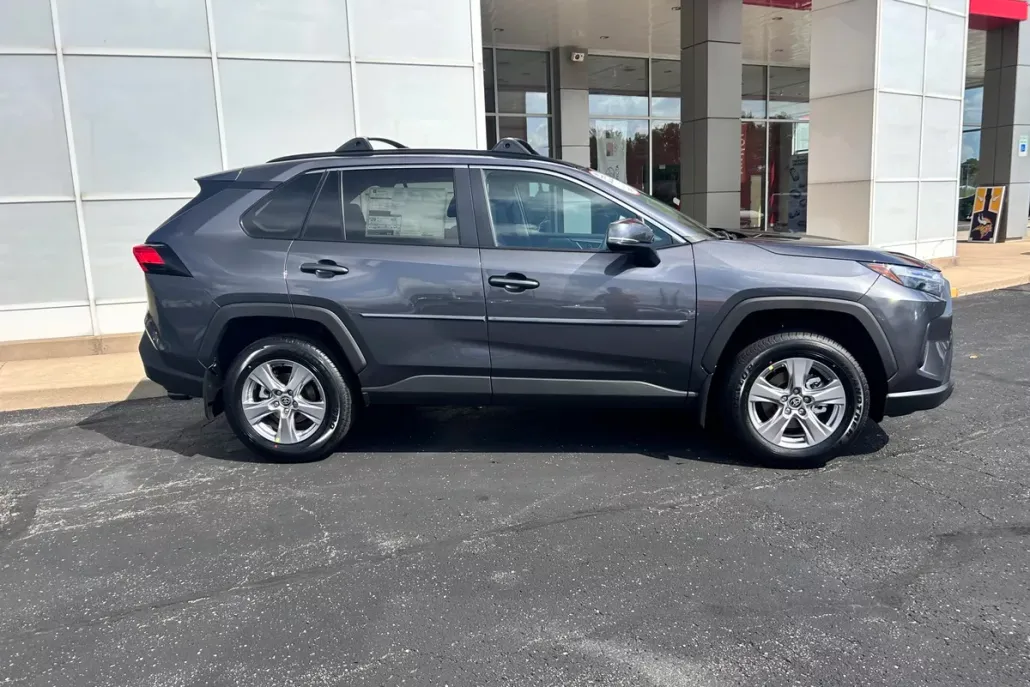 2025 Toyota RAV4 XLE photo 1