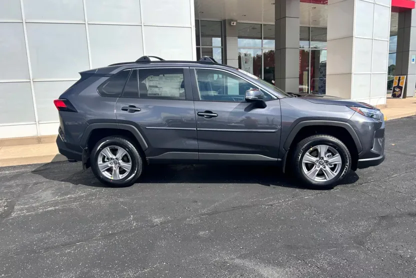 2025 Toyota RAV4 XLE photo 1