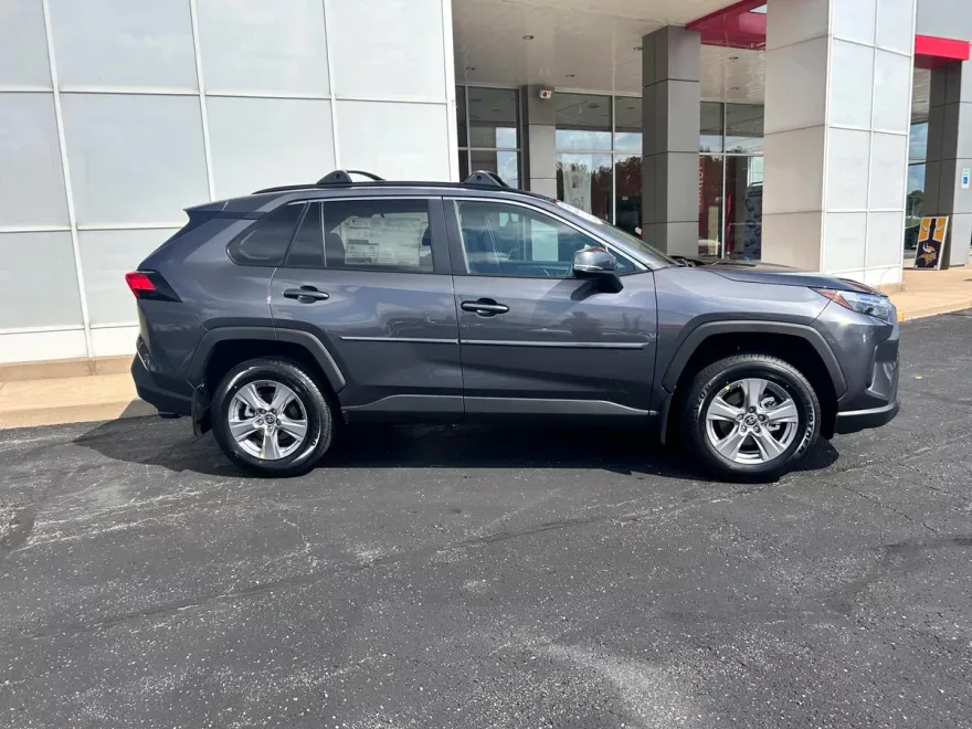 2025 Toyota RAV4 XLE photo 1