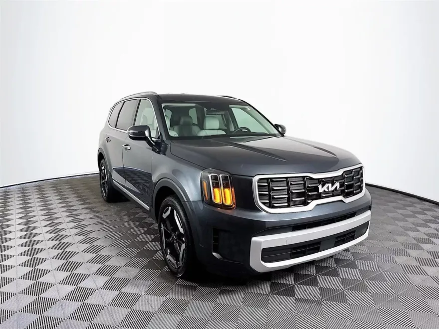 2024 Kia Telluride S photo 1