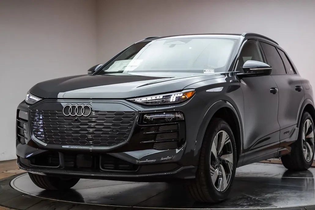2025 Audi Q6 E-tron Premium Plus photo 1
