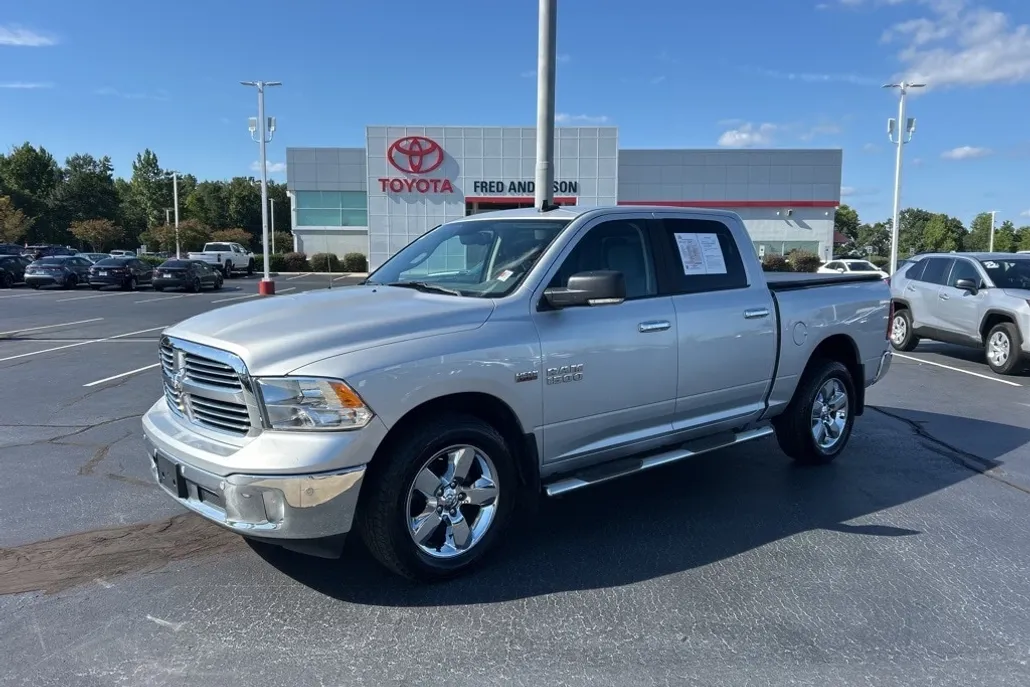 2017 Ram 1500 SLT photo 1