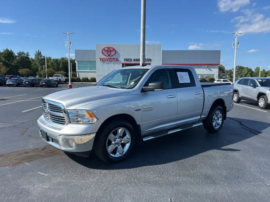 2017 Ram 1500 SLT photo 1