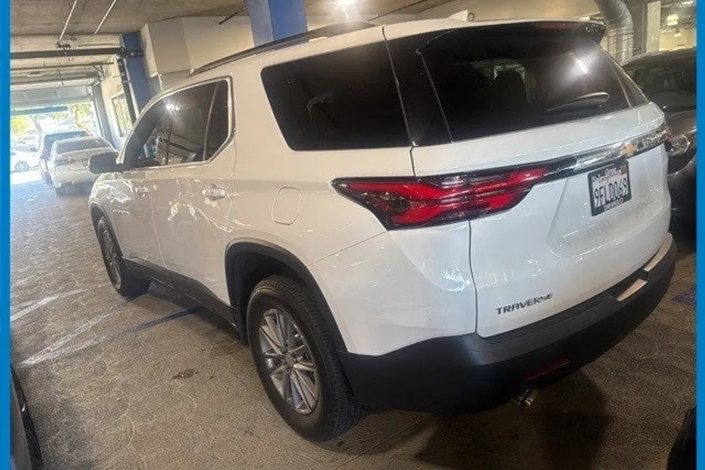 2023 Chevrolet Traverse Leather photo 1