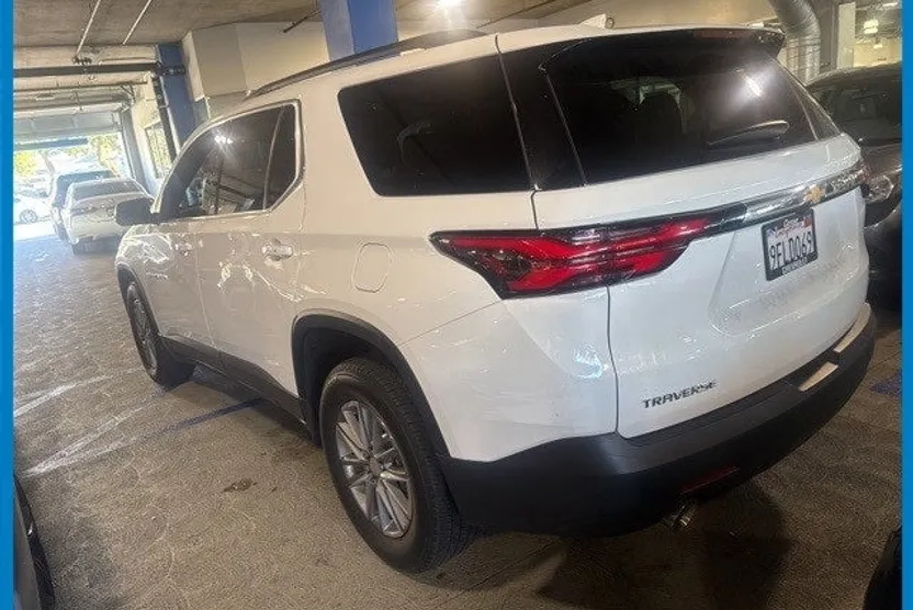 2023 Chevrolet Traverse Leather photo 1