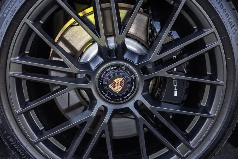 2025 Porsche Panamera GTS photo 1