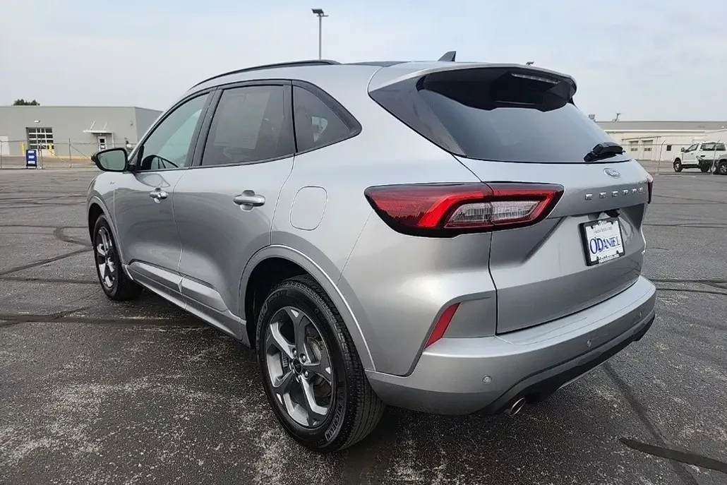 2023 Ford Escape ST-Line photo 1