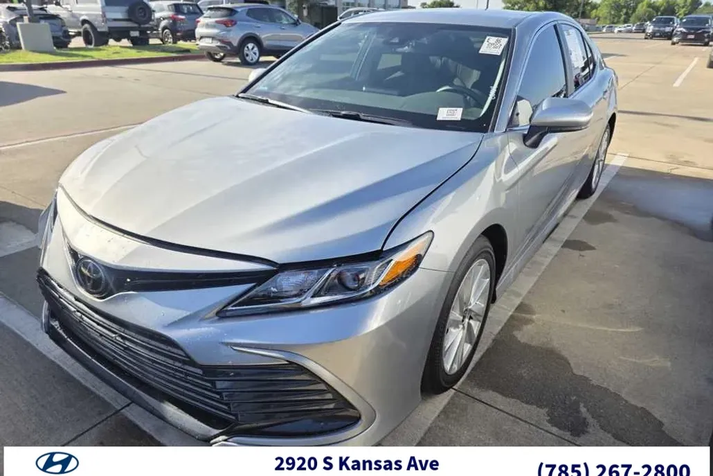 2023 Toyota Camry LE photo 1