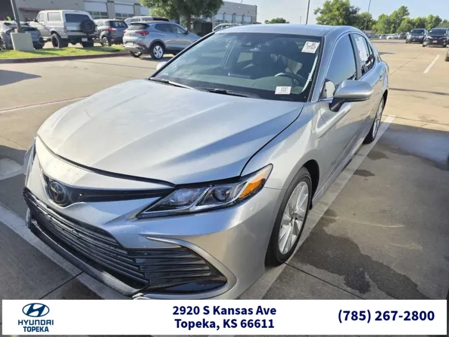 2023 Toyota Camry LE photo 1