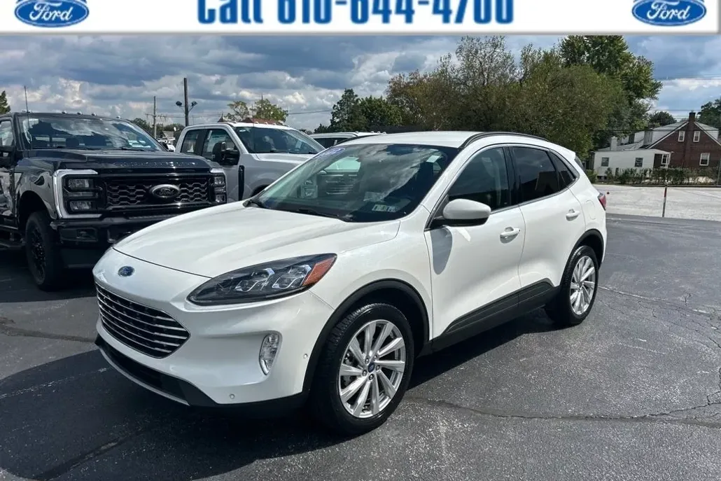 2022 Ford Escape Titanium photo 1