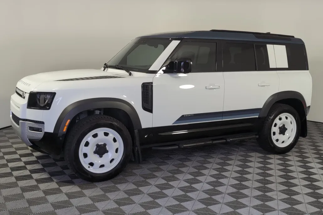 2025 Land Rover Defender S photo 1