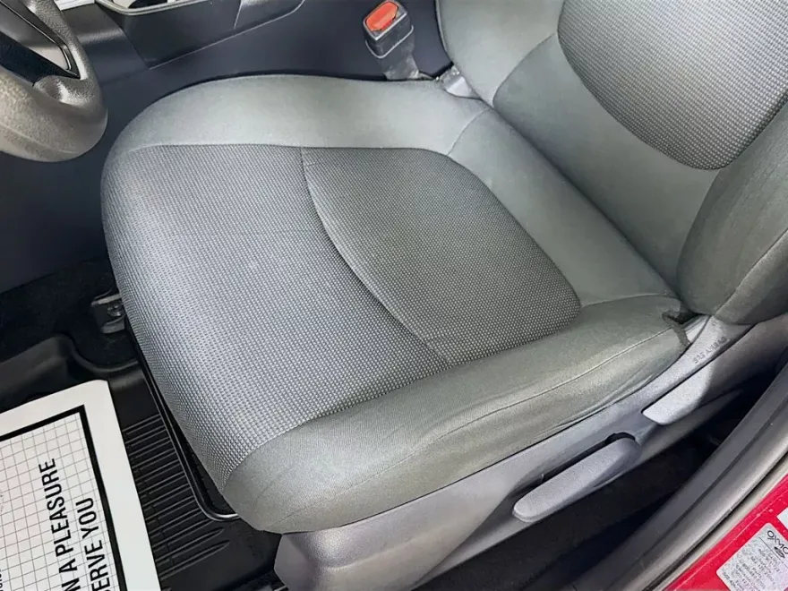 2019 Toyota RAV4 Hybrid LE photo 1