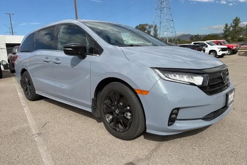 2023 Honda Odyssey Sport photo 1