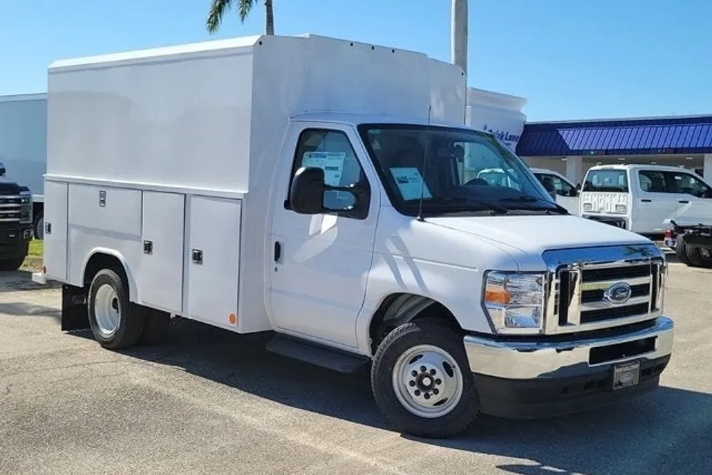 2025 Ford E-350 photo 1