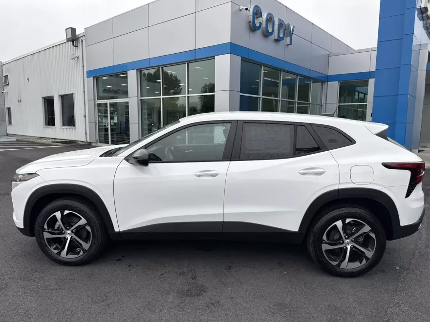 2025 Chevrolet Trax photo 1
