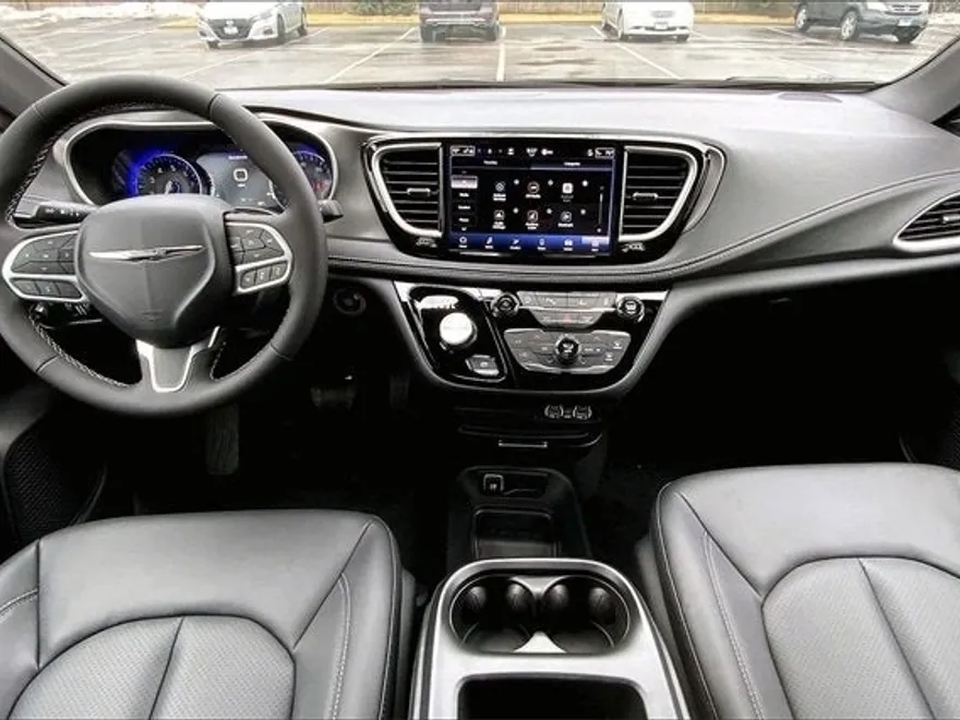 2025 Chrysler Pacifica photo 5