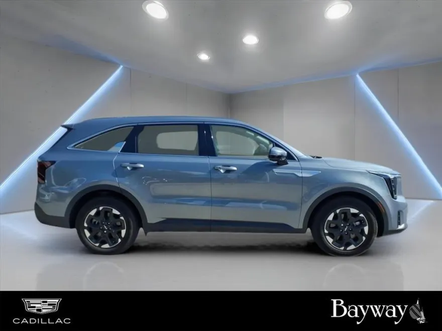 2025 Kia Sorento S photo 1