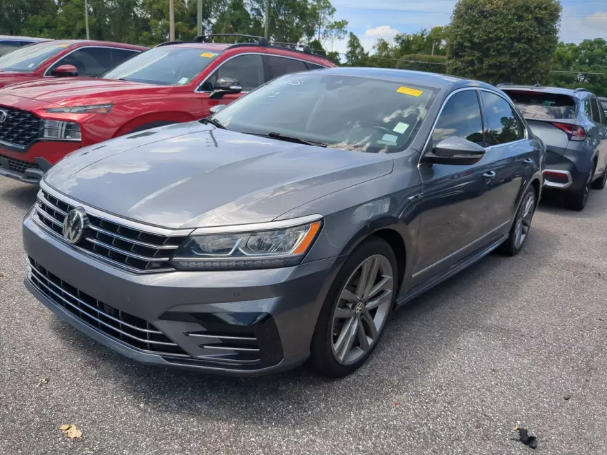 2019 Volkswagen Passat 2.0T SE R-Line photo 1