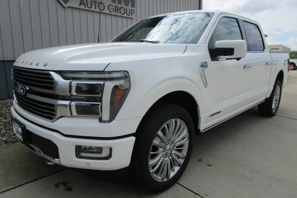 2024 Ford F-150 Platinum photo 1