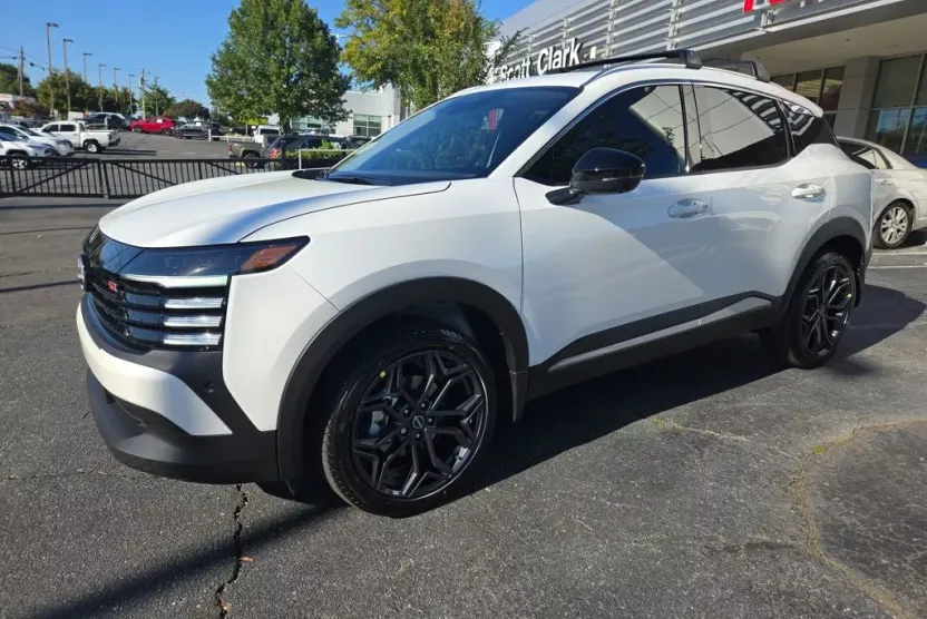 2026 Nissan Kicks SR photo 1