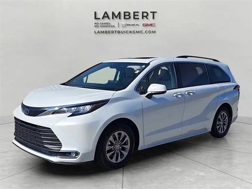 2023 Toyota Sienna XLE photo 1
