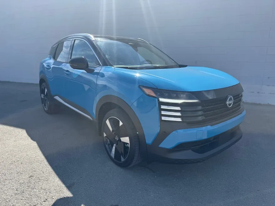 2025 Nissan Kicks SR photo 1
