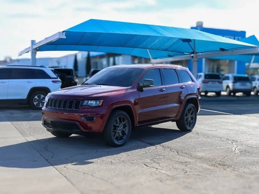 2021 Jeep Grand Cherokee Anniversary Edition photo 1