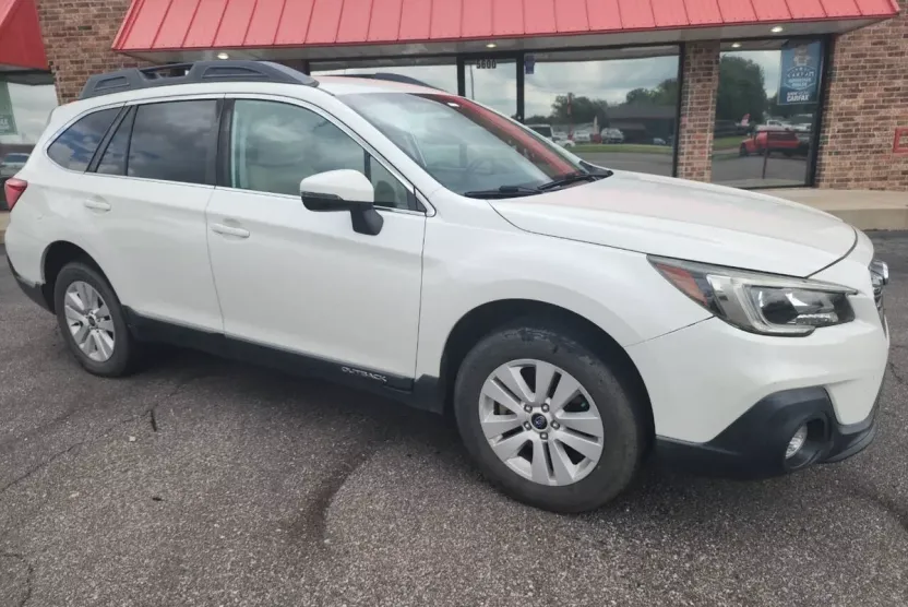2018 Subaru Outback 2.5i Premium photo 1
