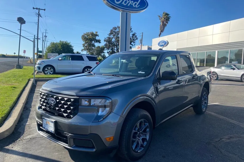 2025 Ford Maverick XLT photo 1